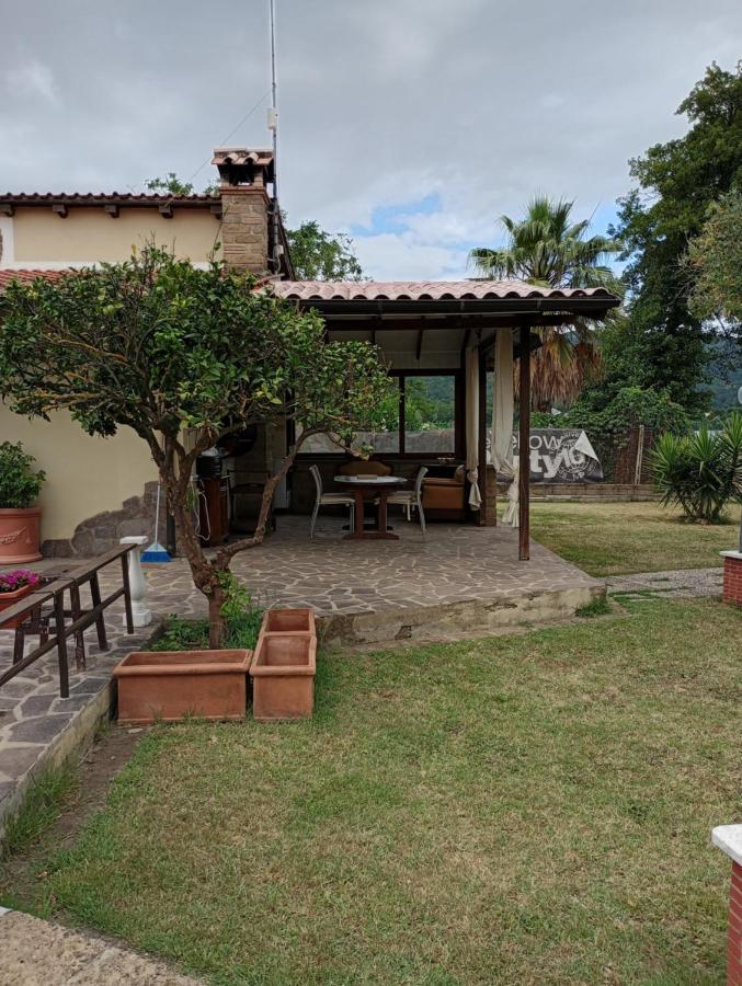Independent villa with private beach on the lake - Bed and Breakfast Bracciano