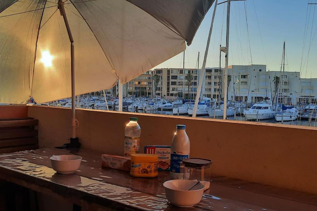 bord de la mer vue sur le port à leucate, port leucate - B&B
