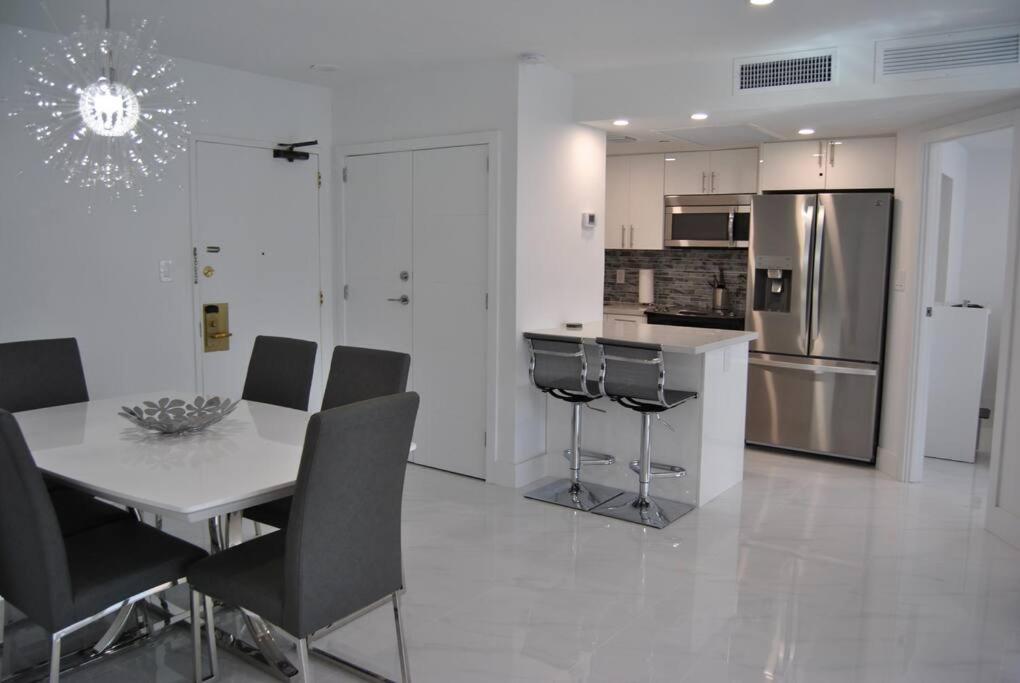 Luxury Beachfront 3 Bedroom Miami Beach Condo, - B&B Miami Beach