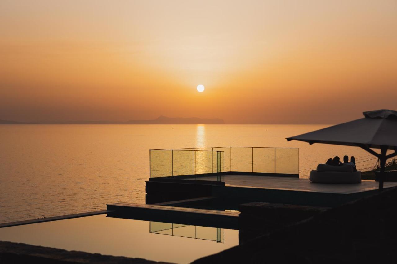 Studio with Individual Pool & Sea View