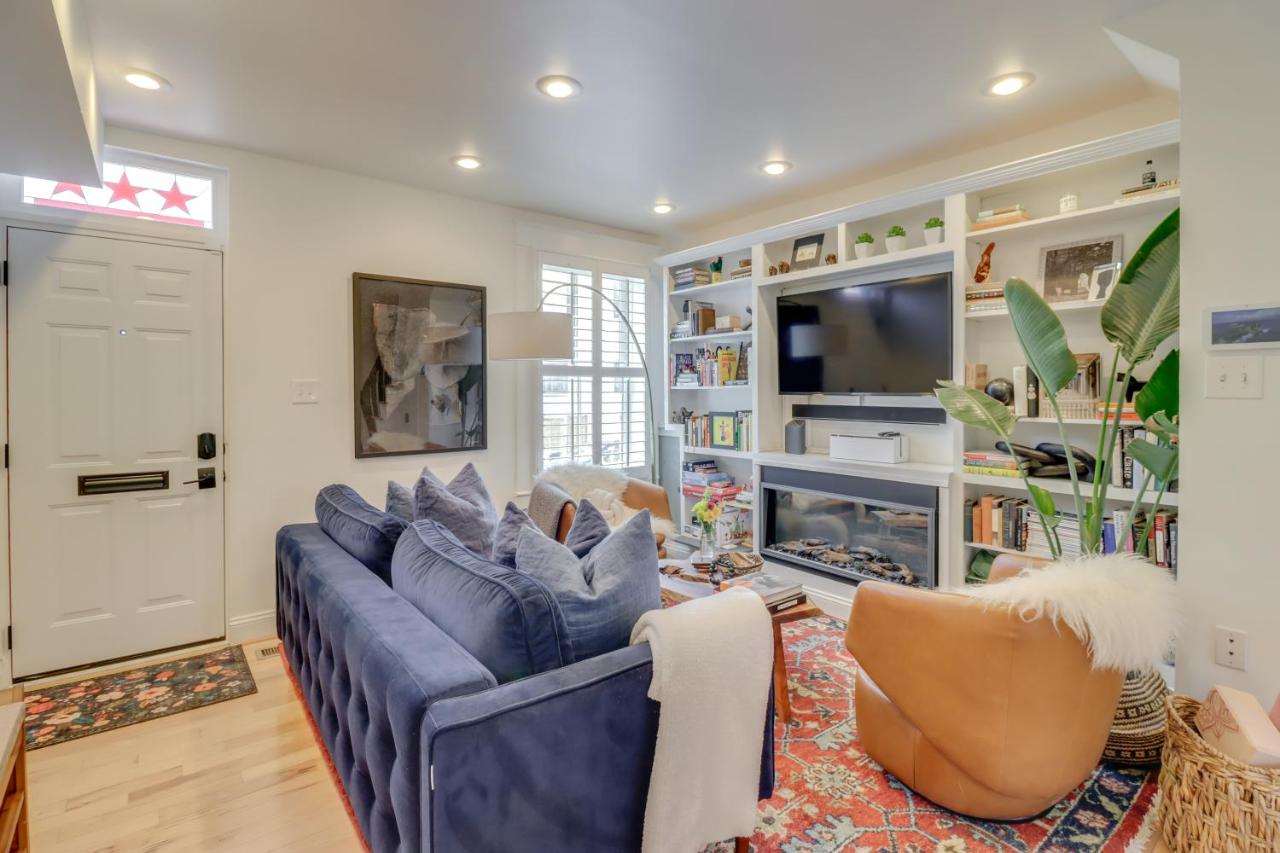 2 Mi to National Mall Stunning Townhome with Patio! - B&B