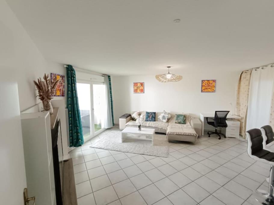 Magnifique T3 - Grande Terrasse - Parking Privé - Ferienwohnung