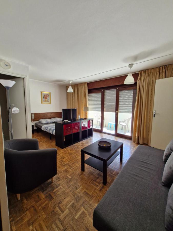 Vaste studio 10 min ORLY 20 min Paris by RER B - B&B