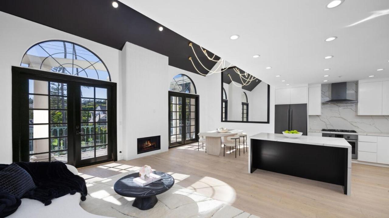 Three Bedrooms Opulent Super Luxurious Town House - B&B