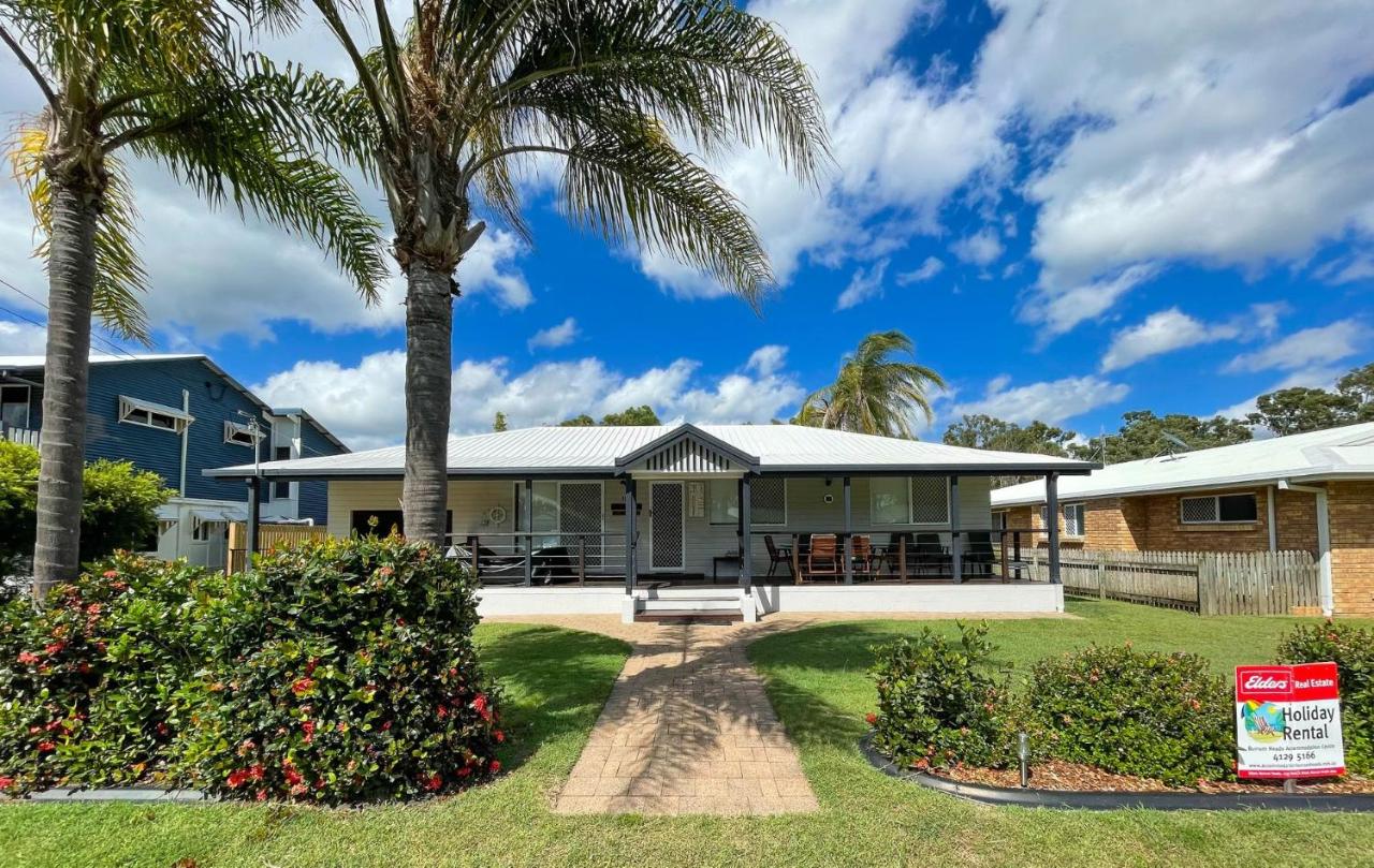 Beach House on Burrum- Close to beach- 3BR- WiFi-Foxtel - B&B