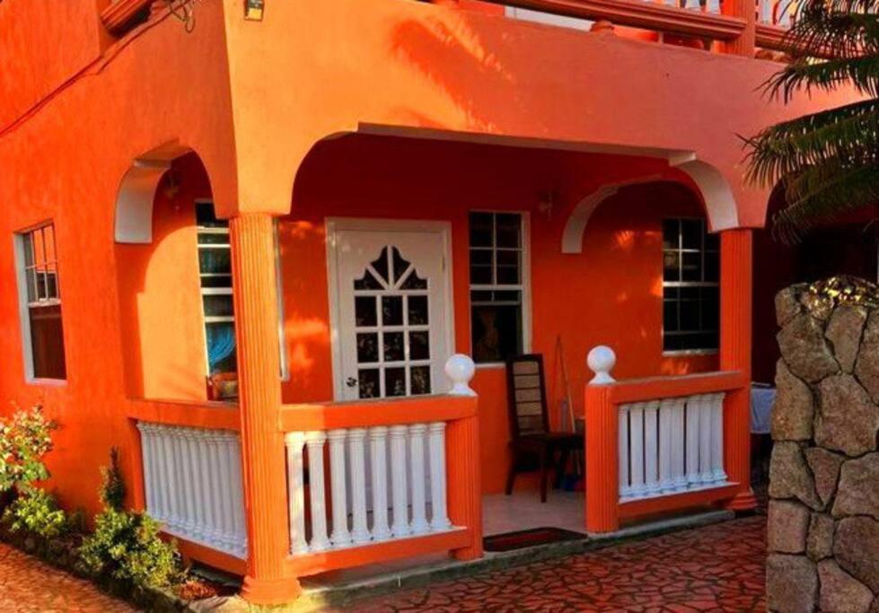 Belle Sunrise Villa Cozy Tropical Escape for a Local Experience - B&B Soufrière