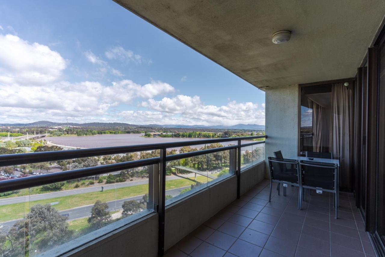 2-Bed with Gym, Tennis Court & Stunning Lake Views - Chambres d’hôtes