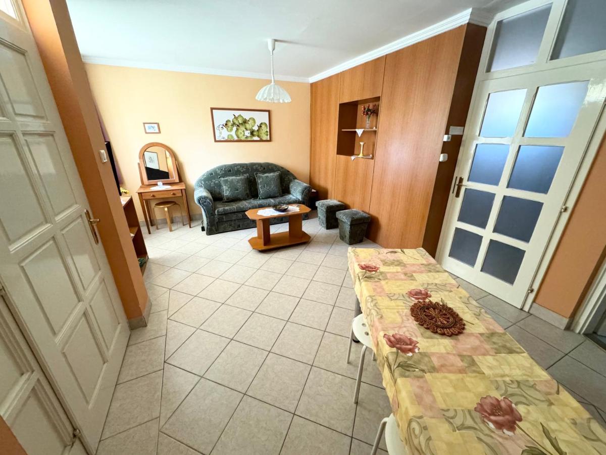 Apartment (5 Adults)