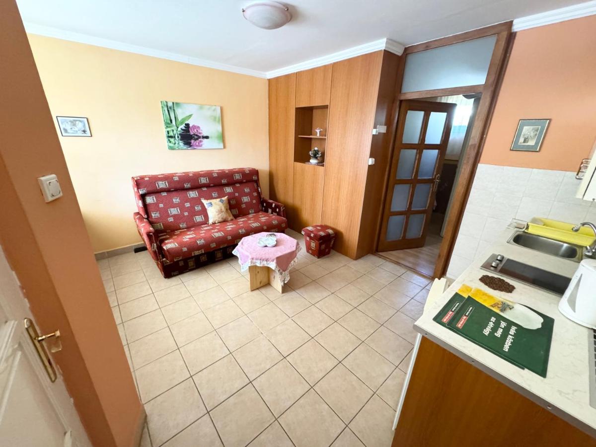Apartment with Garden View
