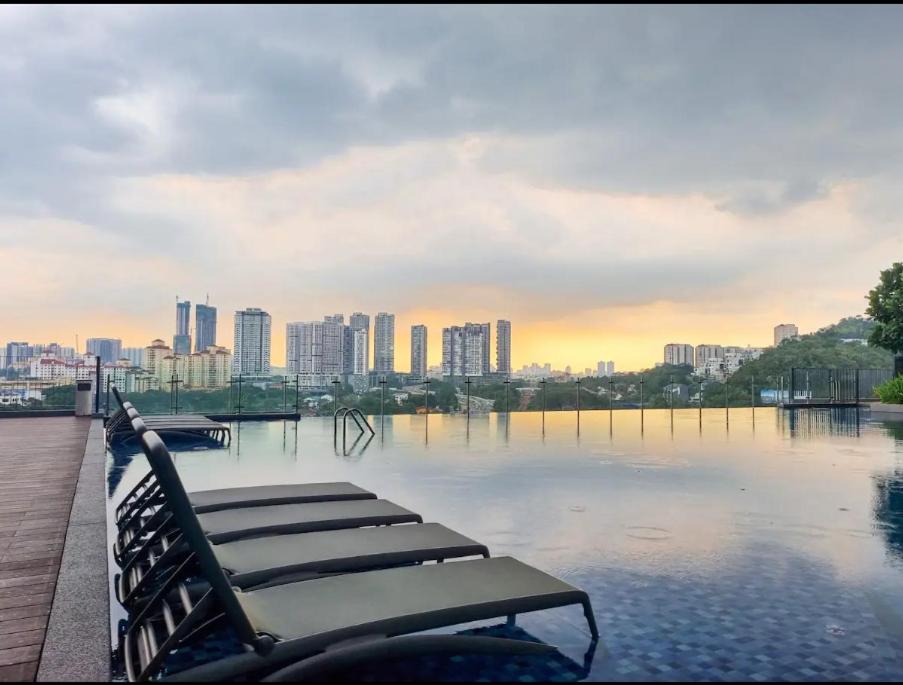 Cozy 3BR -2-8pax- 65 TV near MidValley-Pavilion 2 - B&B Kuala Lumpur