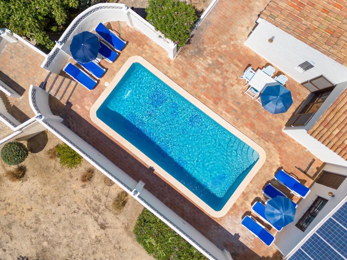 4 Bed Villa, Pool & Tennis Court in Carvoeiro - B&B