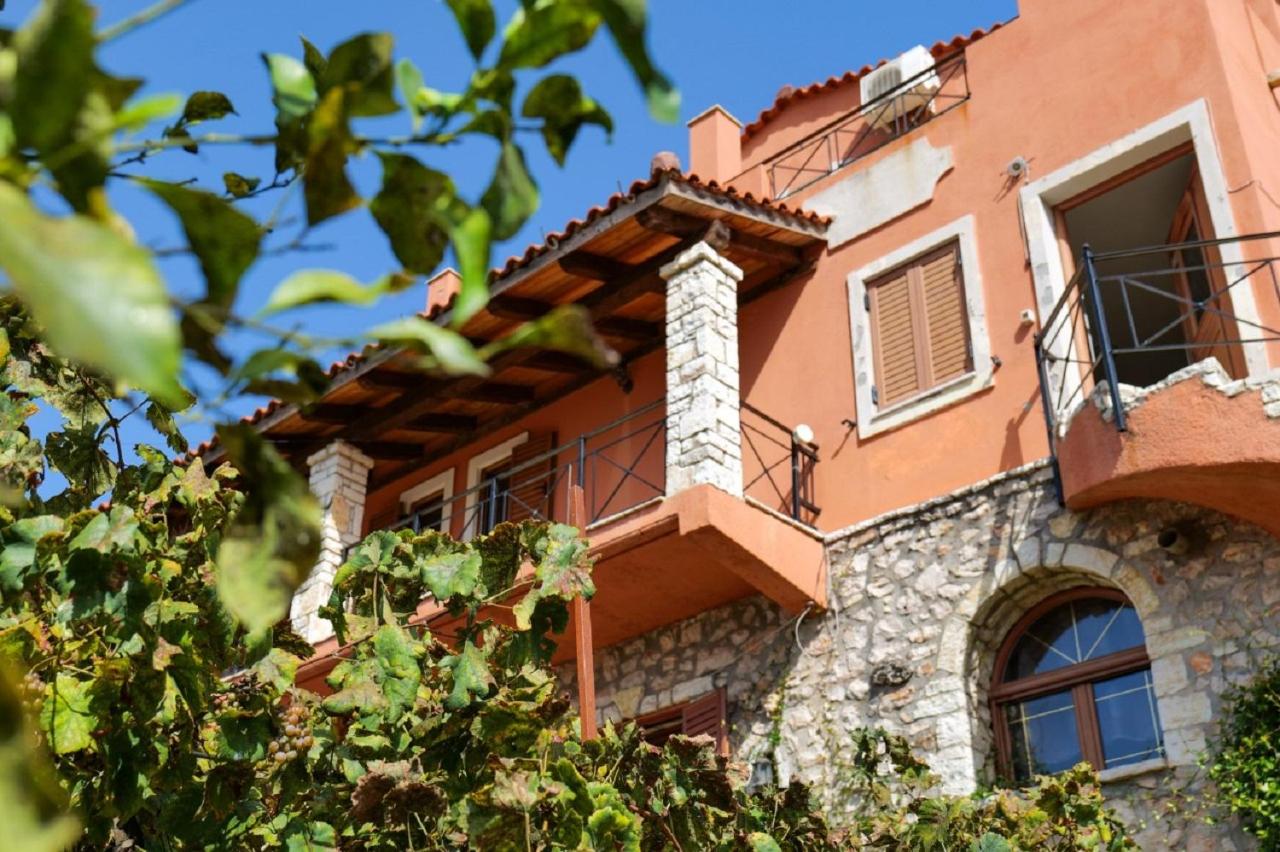 Villa Kolonja - Holiday Homes near Ksamil Beach - B&B Ksamil