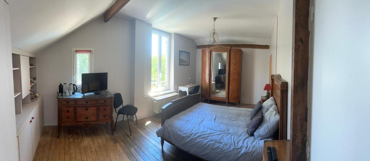 Deluxe Room (2 Adults + 1 Child)