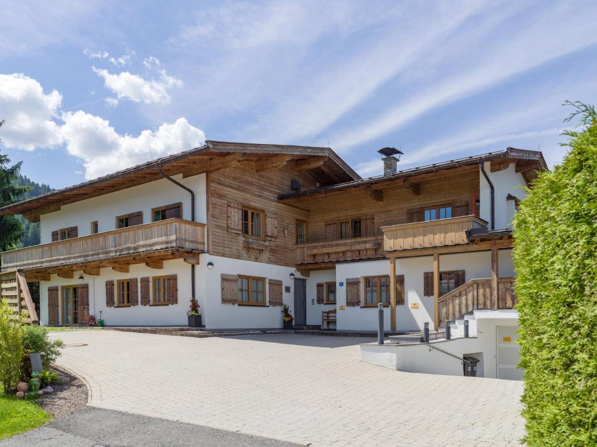 Apartment with Mountain View