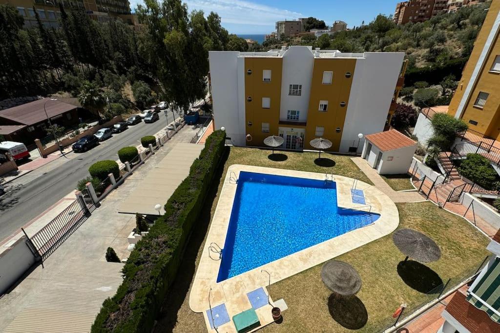 Ático con vistas, terraza, piscina y BBQ Playa 9m - Bed and Breakfast