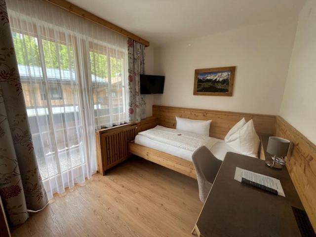 Einzelzimmer mit Balkon