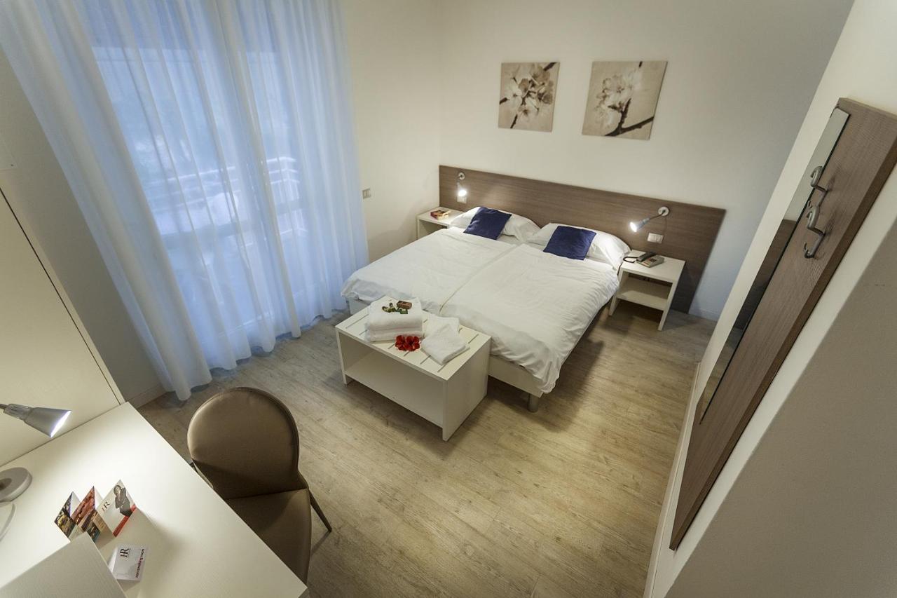 Doppel- oder Zweibettzimmer