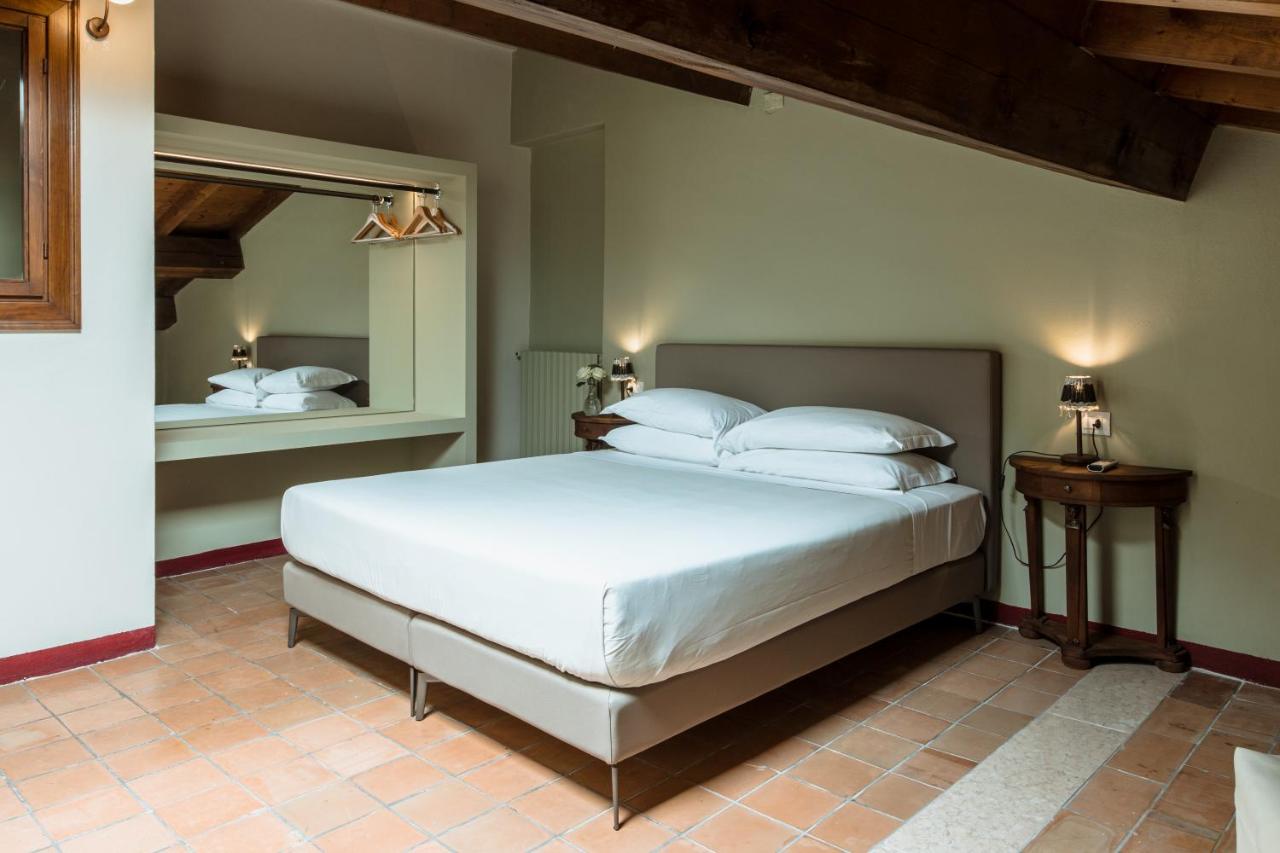 Two-Bedroom Deluxe Apartment with Balcony