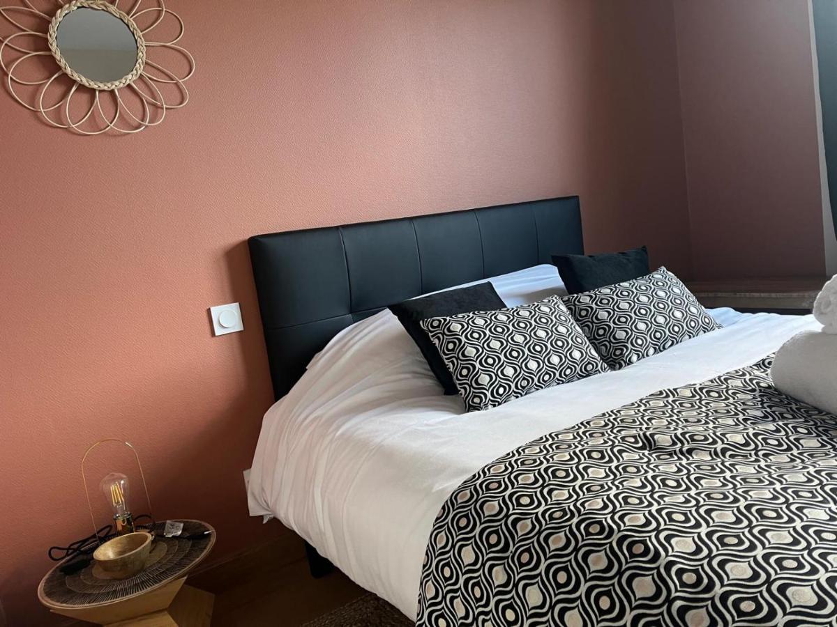 Double Room - Street Side