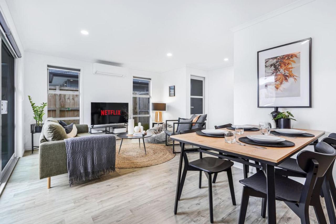 Modern, Central and Classy - By KOSH BNB - B&B