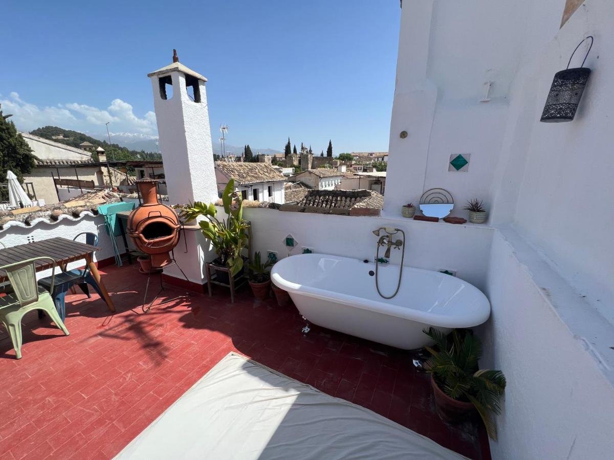 Cosy House, Sunny Terrace, Amazing Views & Outdoor Bathtub! - Bed and Breakfast Granada