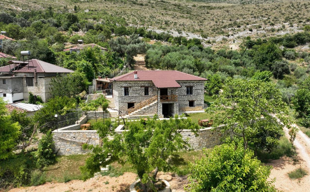Villa Shpiragu Village Experience - Chambres d’hôtes