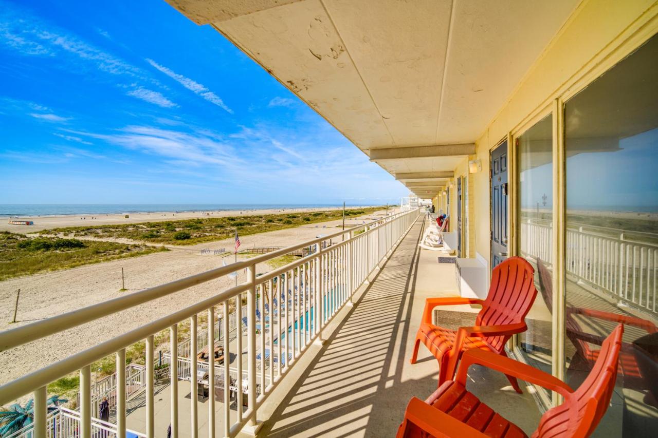 Sun-Soaked Wildwood Getaway, 6 Mi to Cape May! - B&B