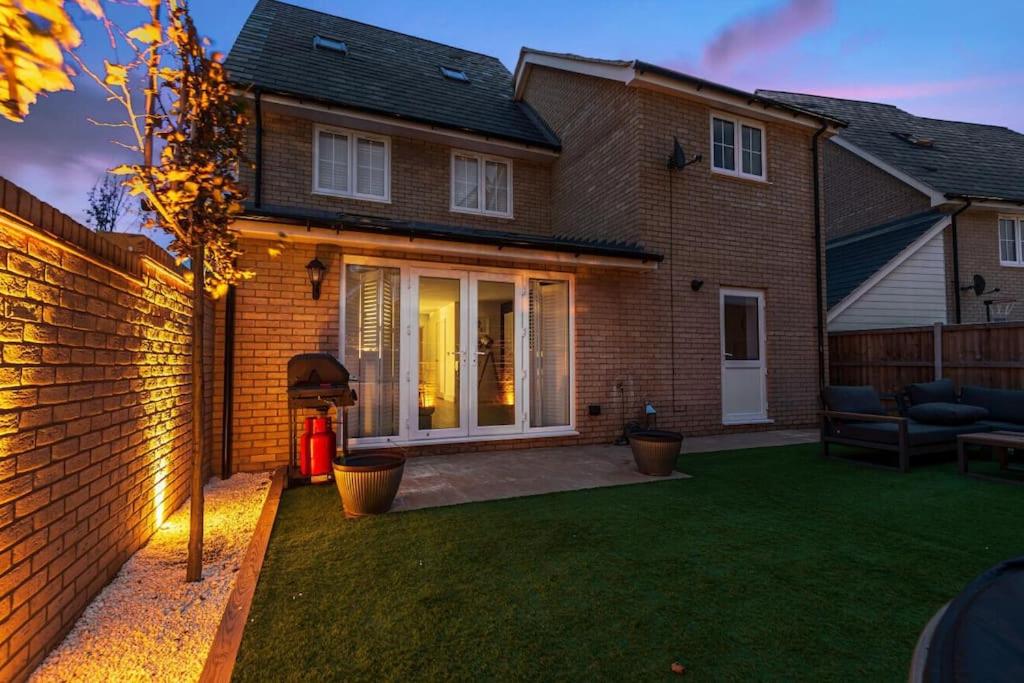 4 Bedroom house in Bishops Stortford - B&B