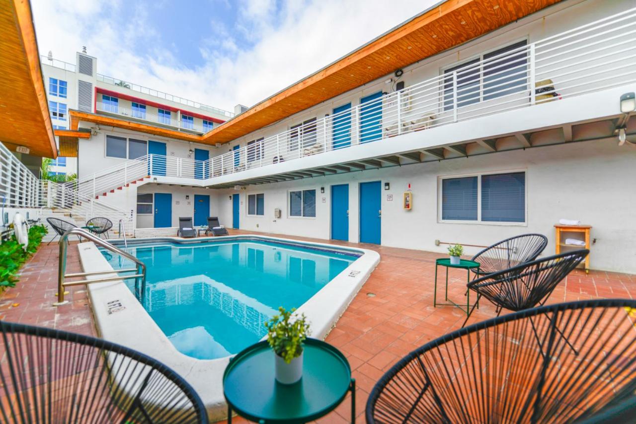 Spacious studio with Balcony and Parking at the Beach -M46 - B&B