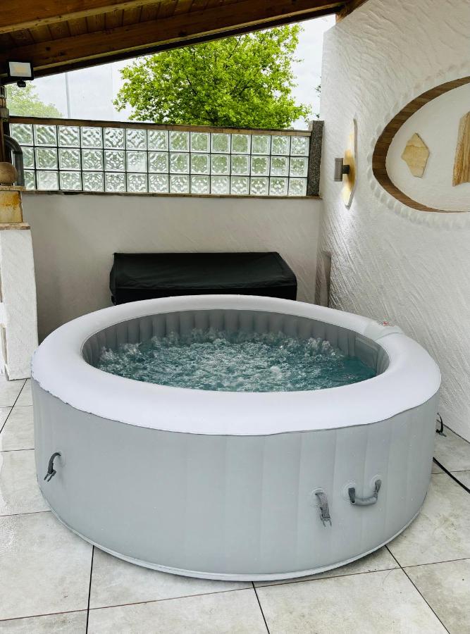 Jacuzzi Terrasse 55' TV Küche Regendusche - Chambres d’hôtes