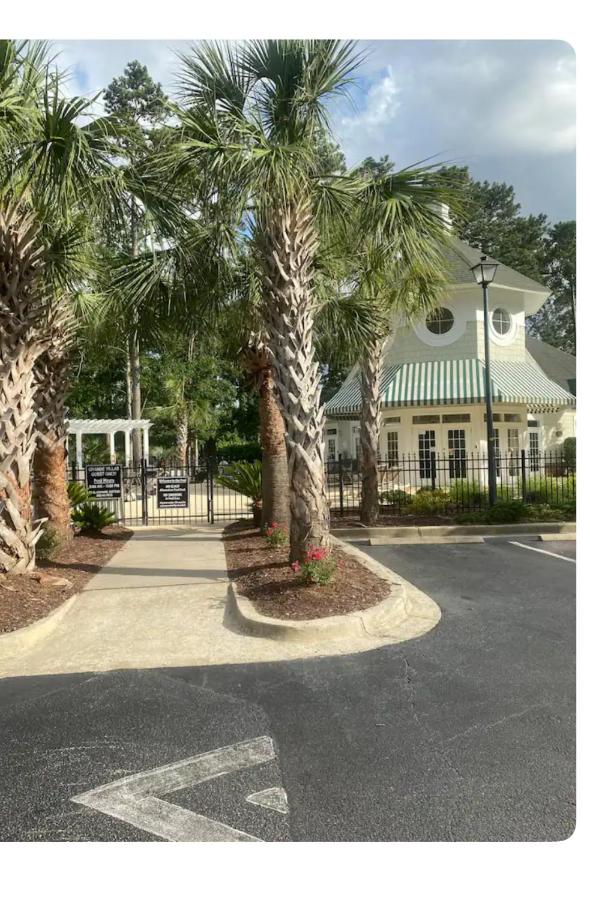Stunning Family & Golf oriented 1st Floor unit Patio, Pool, 4 Miles to Everything ! Spacious Condo Stocked with all You Need! - Bed and Breakfast Myrtle Beach