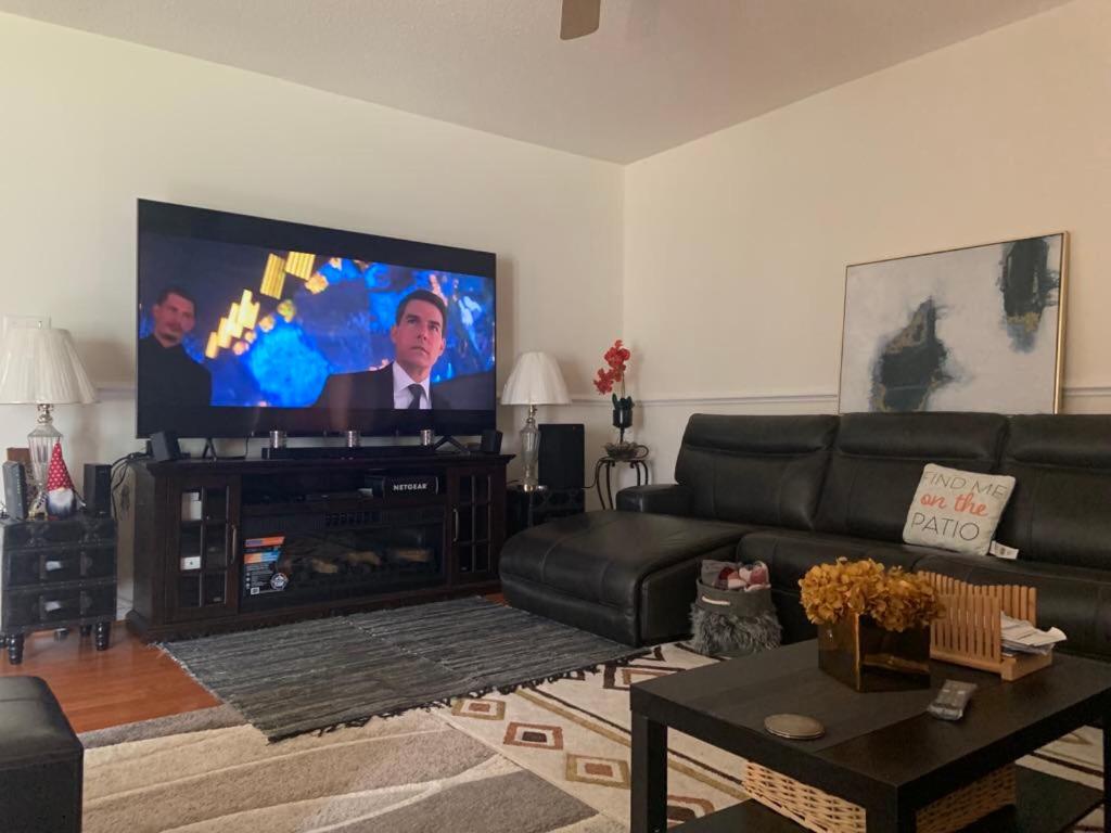 Cool room with TV - B&B