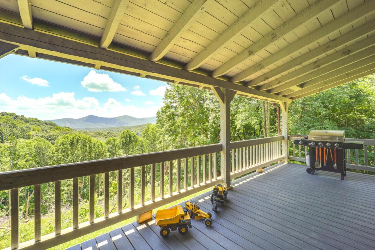 Ashe County Log Cabin Mountain-View Deck, Sauna - B&B