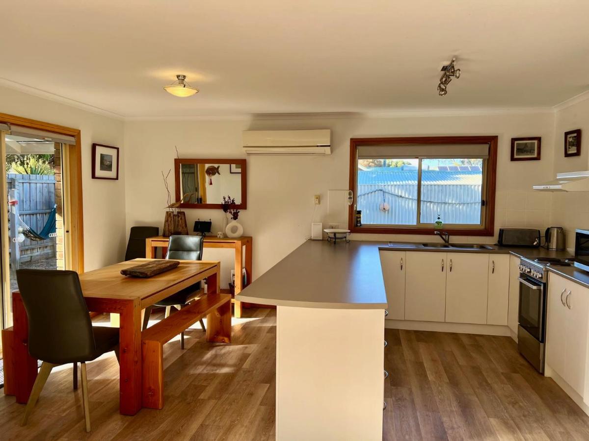 Lazy Sails Port - Pets welcome inside WiFi - B&B Robe