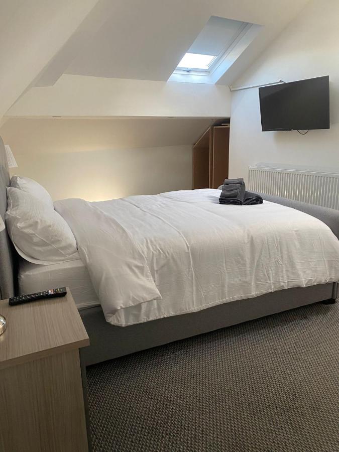 Spacious 2 bedroom apartment - B&B