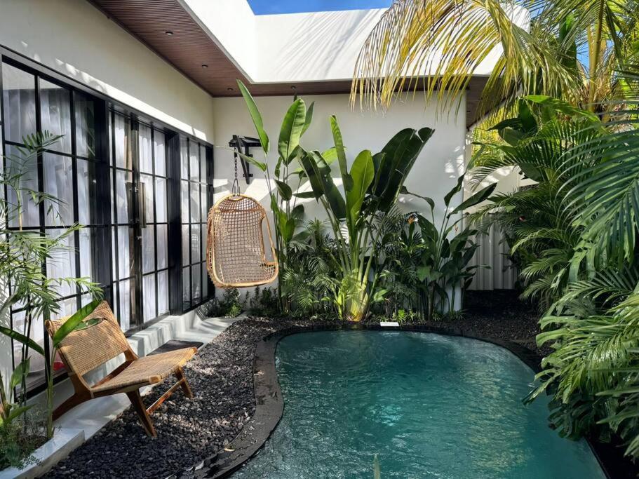 Qeelo Villa Bali Tropical Modern Private Villa - B&B