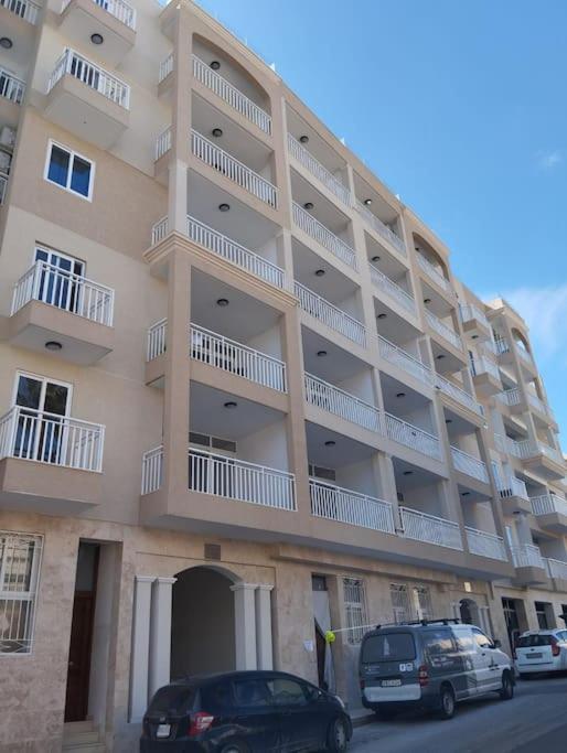 Avery Court, Block A, Apt 18 - Chambres d’hôtes San Pawl il-Baħar