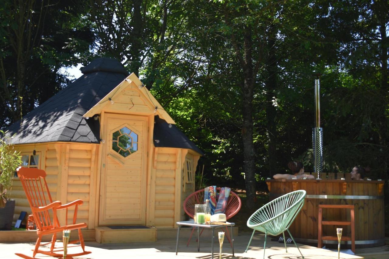 Cabane dans un jardin arboré - B&B