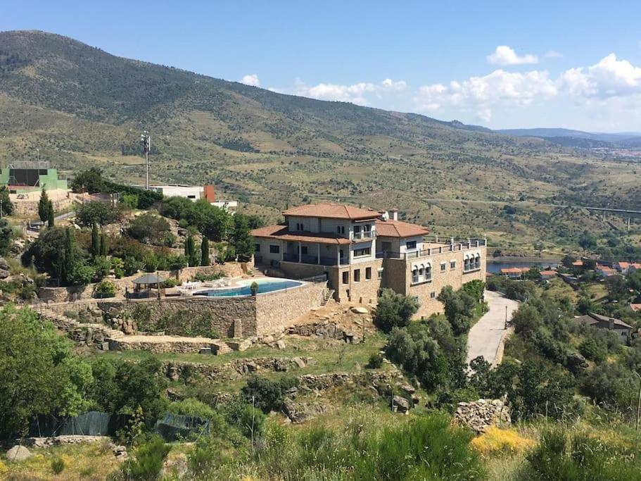 Mansión con Jacuzzi a 40 grados, gran piscina y Pádel - B&B