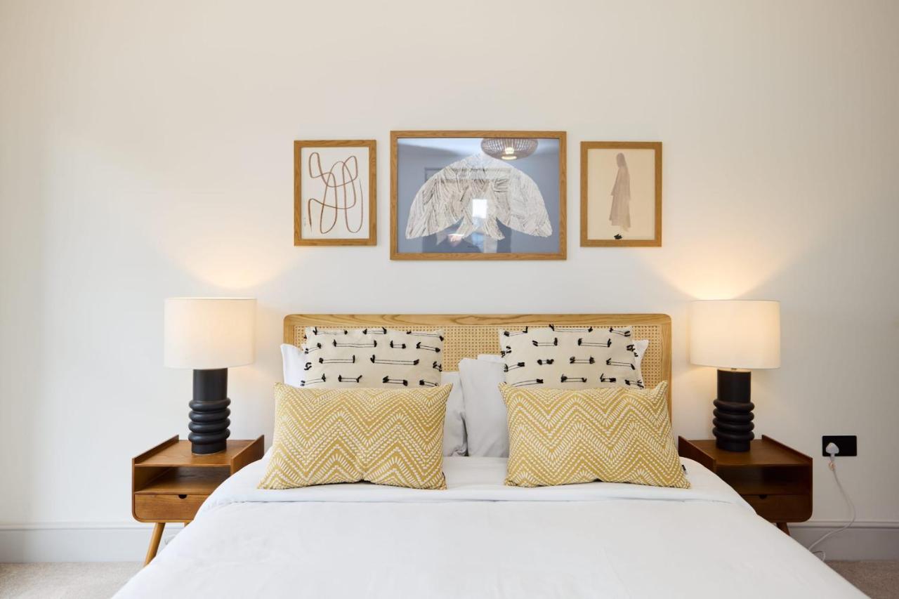 The South Wimbledon Escape - Lovely 3BDR with Balcony - Chambres d’hôtes