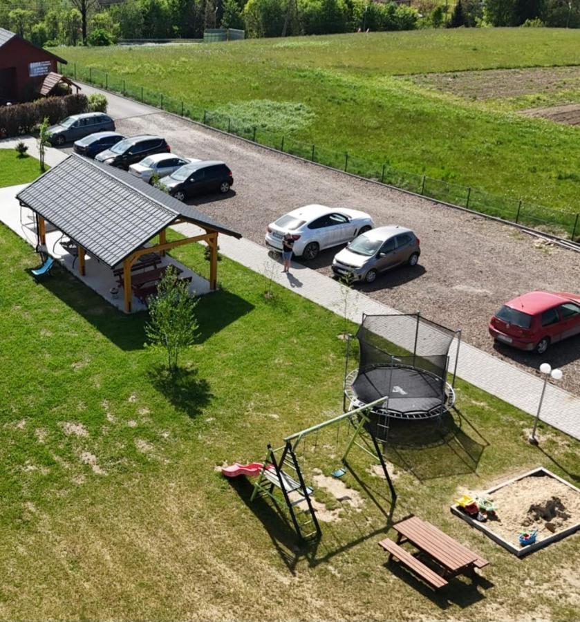 ,,KICZARA" Pokoje nad Jeziorem Solińskińskim w samym Polańczyku, przy Tarasie Widokowym - B&B