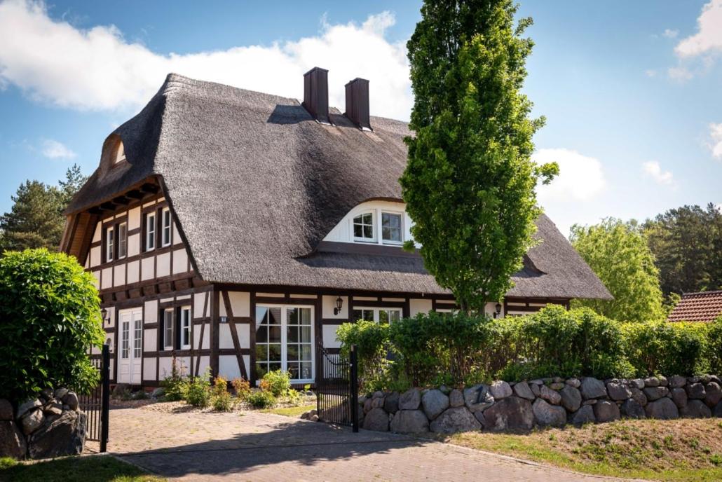 Reethus-am-Hafen Reetdachhaus Westbrise mit Garten und Blick aufs Wasser - Chambres d'hôtes Rankwitz