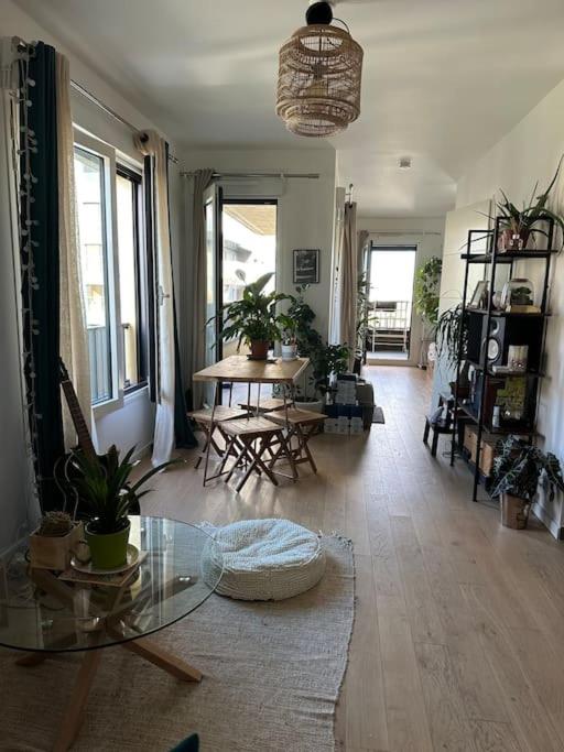 Appartement confortable et parking - B&B