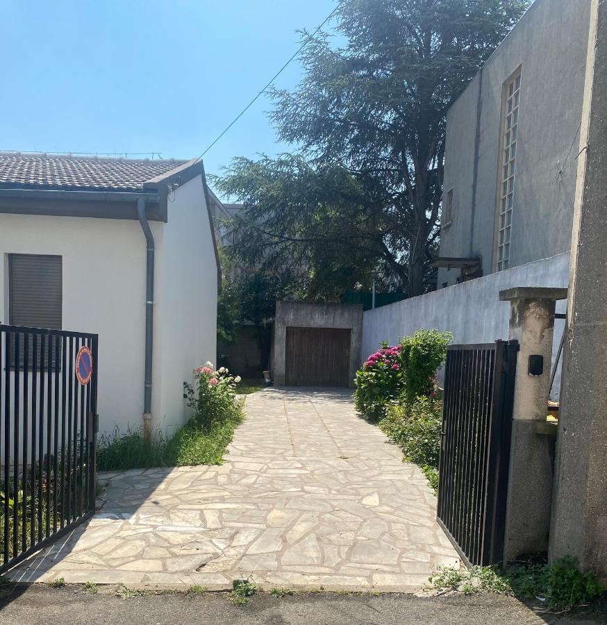Maison Donizetti avec jardin et parking - proche métro - B&B