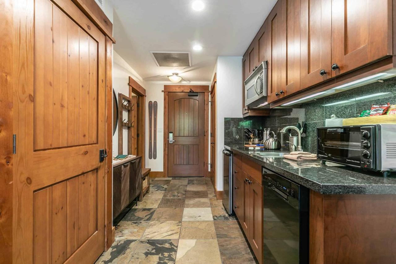Catamount Lodge 105 by East West Hospitality - Chambres d'hôtes Truckee