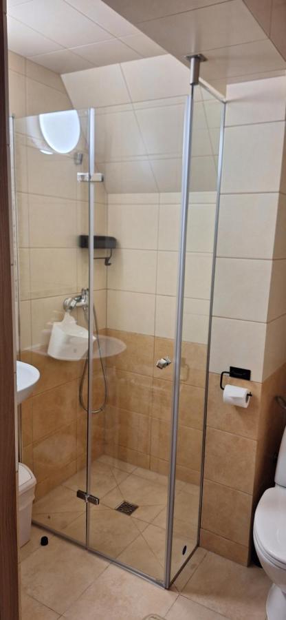 Chambre Double ou Lits Jumeaux avec Salle de Bains