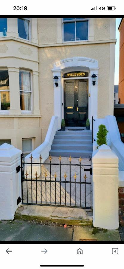 Willesden, Apartment 2, A beautifully furnished and spacious apartment located in the heart of Llandudno - B&B