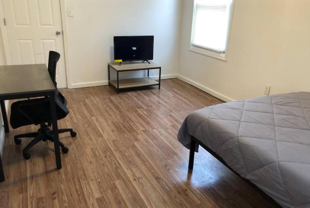Private apartment with 3 bedrooms and 1 bathroom near Newark International Airport EWR and New York City - Ferienwohnung Newark