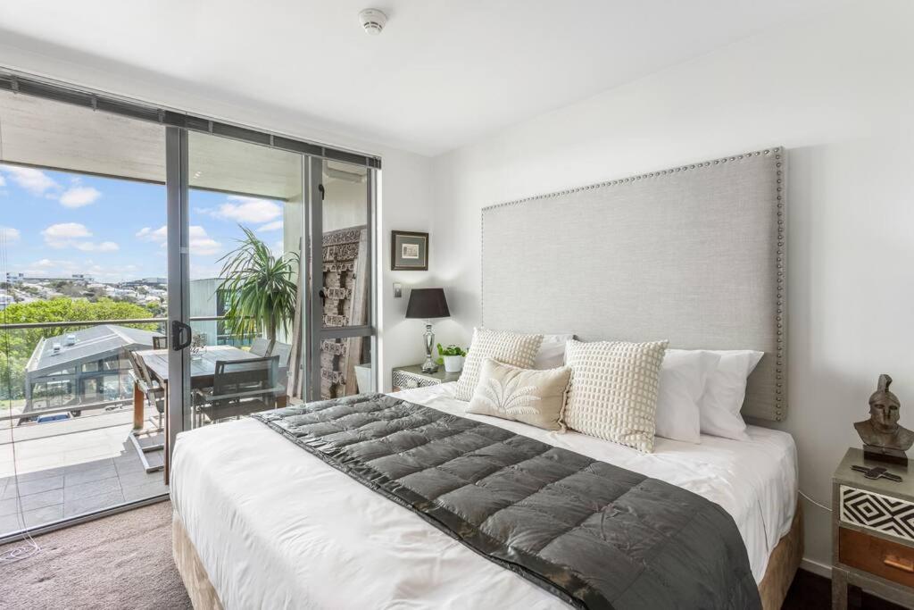 Perfection, Style, 2BR, 2BA, 2 Free Carpark 400m to Eden Park - B&B Auckland