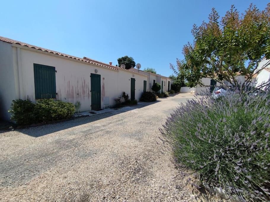 Maisonnette à Chaucre en résidence avec piscine collective - B&B